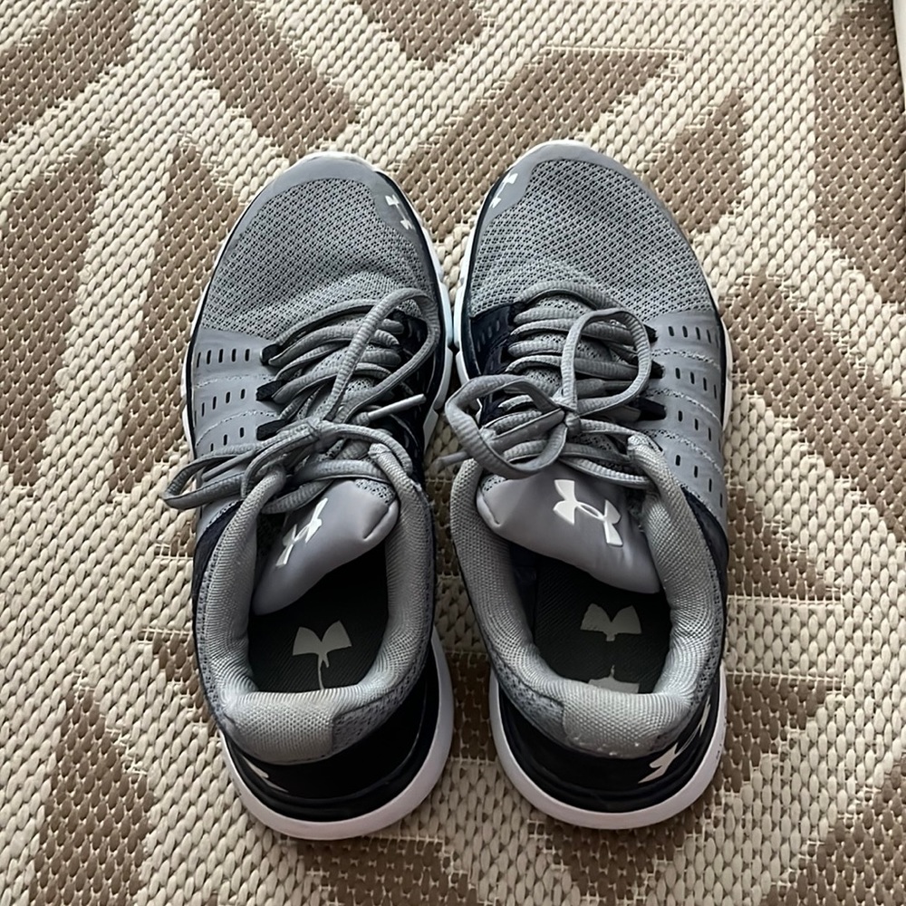Underarmour sneakers size 6.5